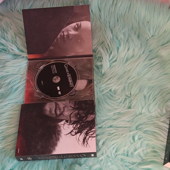 Game of thrones the complete fourth season ♟️ - Picture 5 of 9